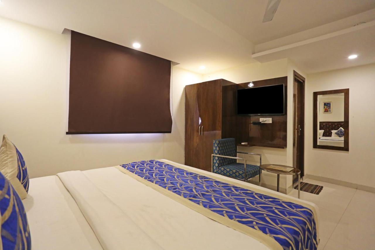 Hotel Emblem Suites- Near Delhi Airport New Delhi Ngoại thất bức ảnh