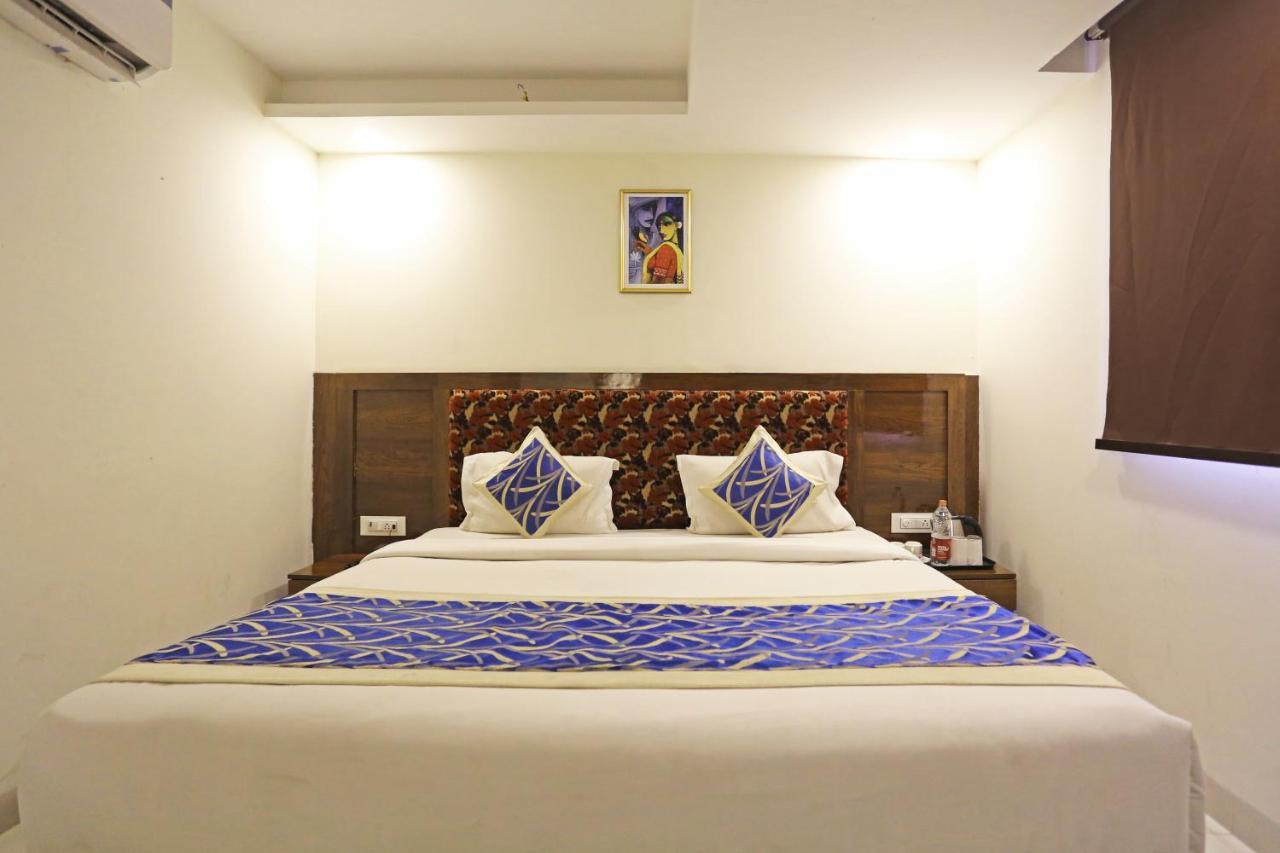 Hotel Emblem Suites- Near Delhi Airport New Delhi Ngoại thất bức ảnh