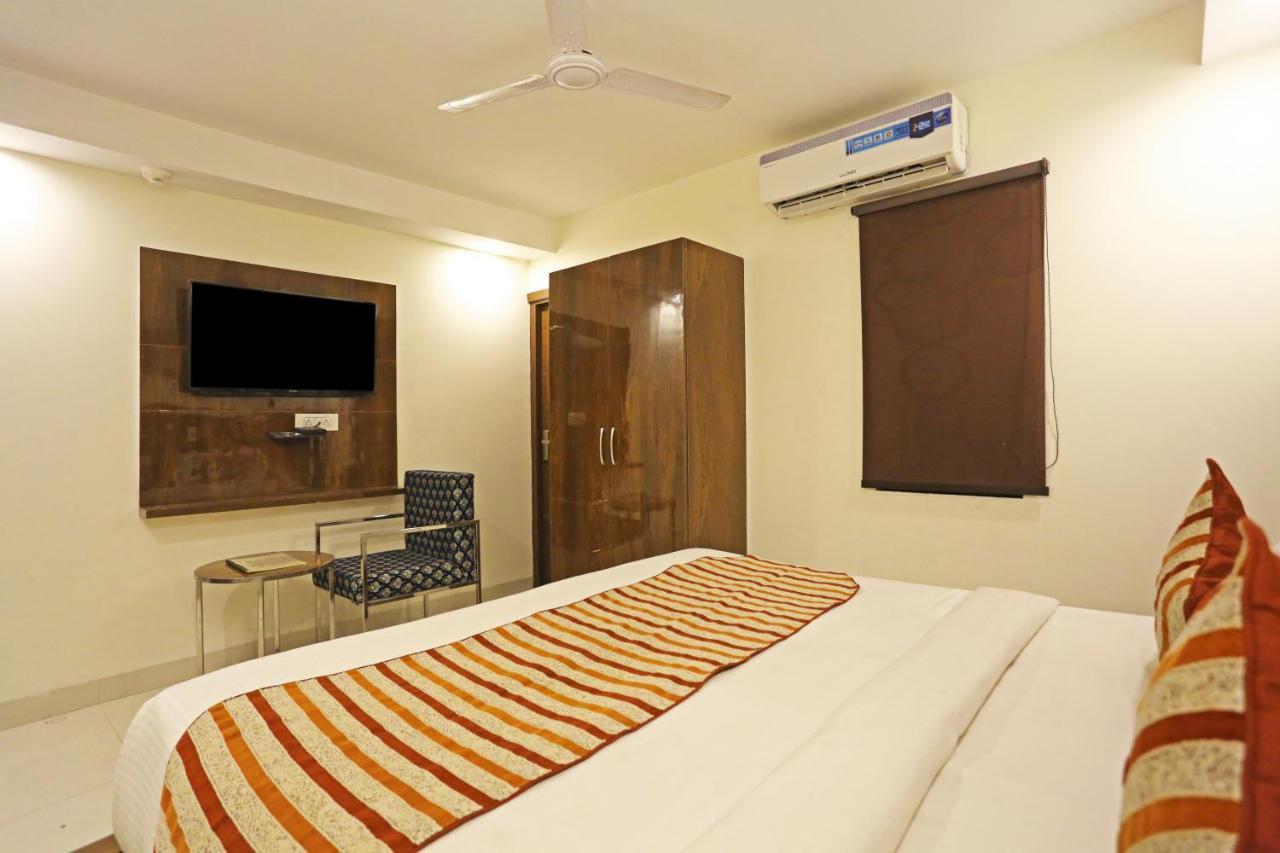 Hotel Emblem Suites- Near Delhi Airport New Delhi Ngoại thất bức ảnh