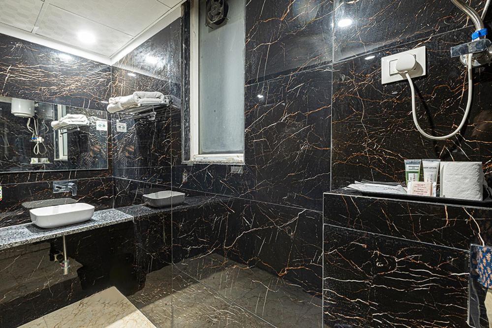 Hotel Emblem Suites- Near Delhi Airport New Delhi Ngoại thất bức ảnh