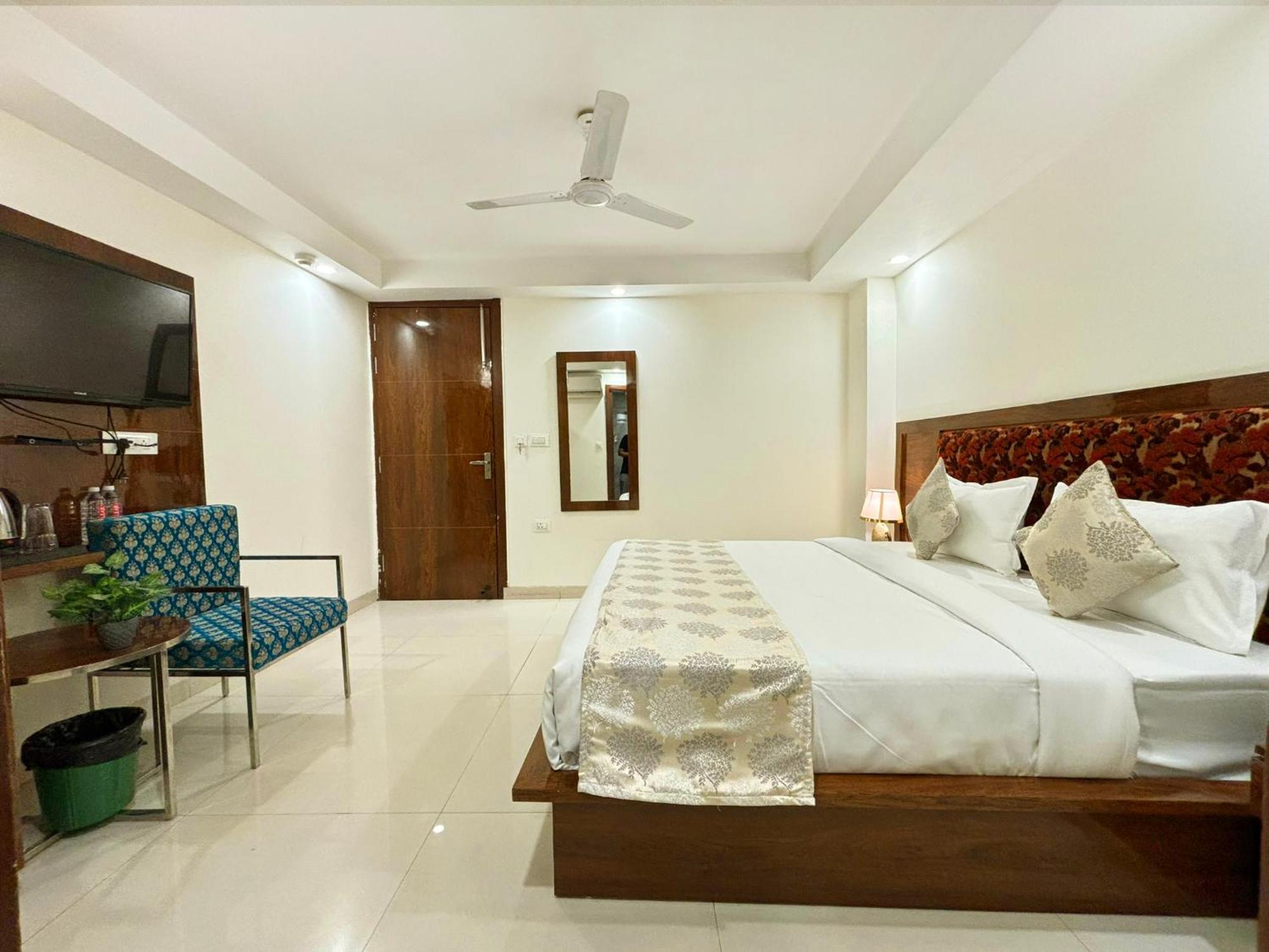 Hotel Emblem Suites- Near Delhi Airport New Delhi Ngoại thất bức ảnh