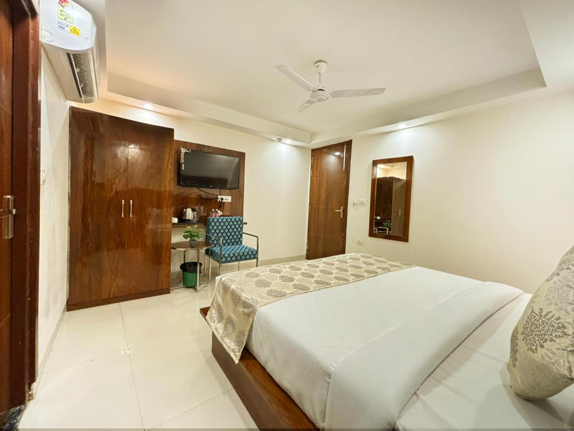 Hotel Emblem Suites- Near Delhi Airport New Delhi Ngoại thất bức ảnh