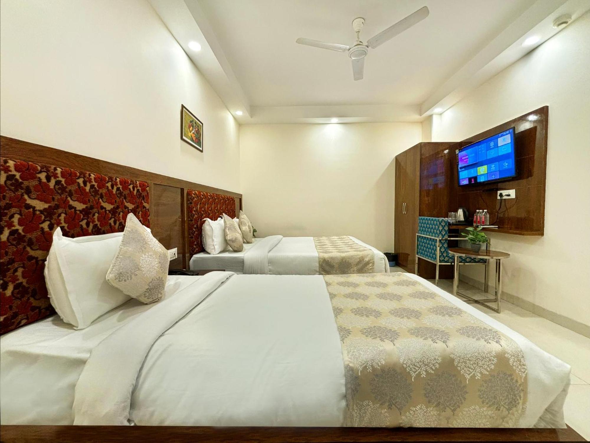 Hotel Emblem Suites- Near Delhi Airport New Delhi Ngoại thất bức ảnh