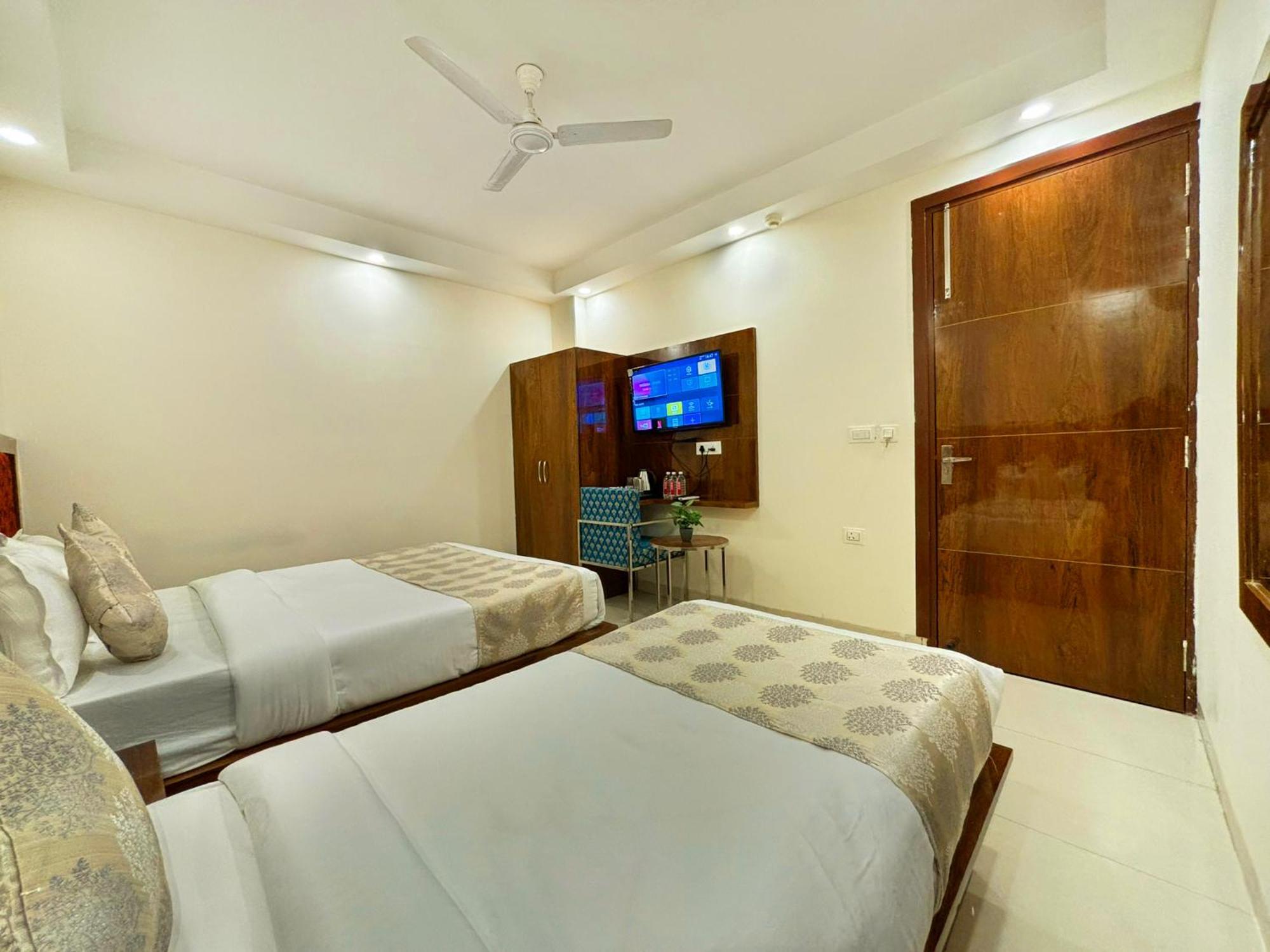 Hotel Emblem Suites- Near Delhi Airport New Delhi Ngoại thất bức ảnh