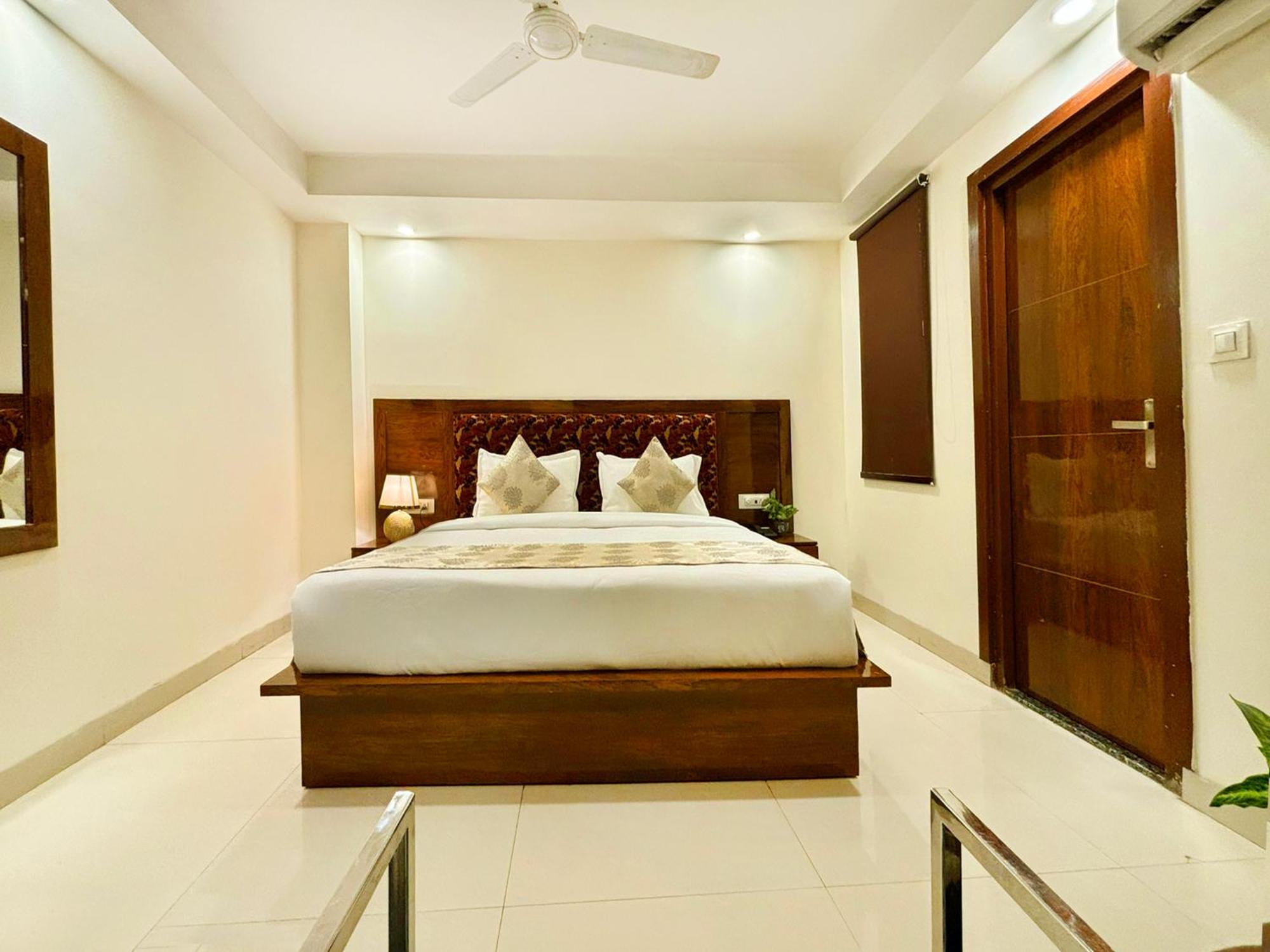 Hotel Emblem Suites- Near Delhi Airport New Delhi Ngoại thất bức ảnh