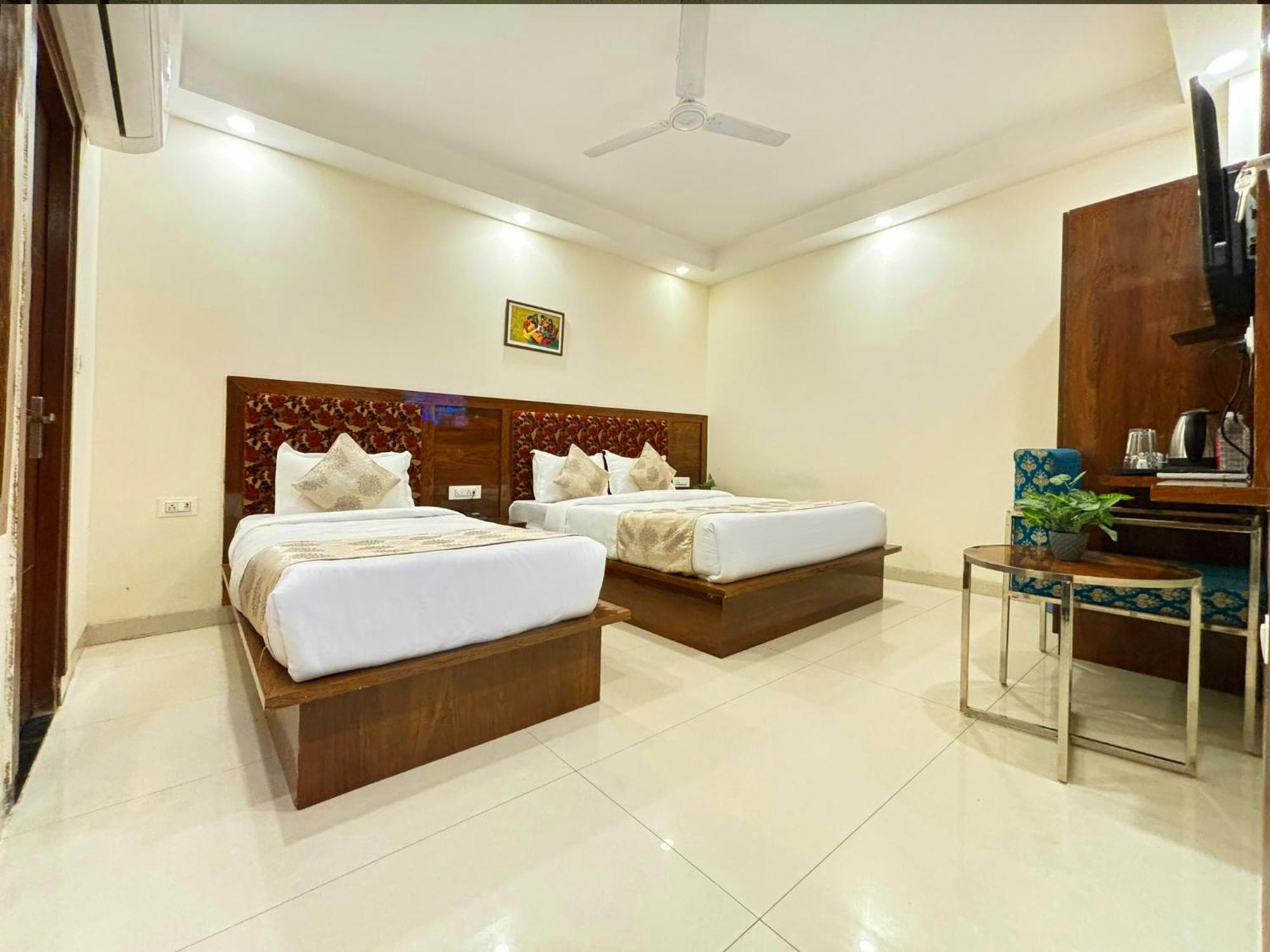 Hotel Emblem Suites- Near Delhi Airport New Delhi Ngoại thất bức ảnh