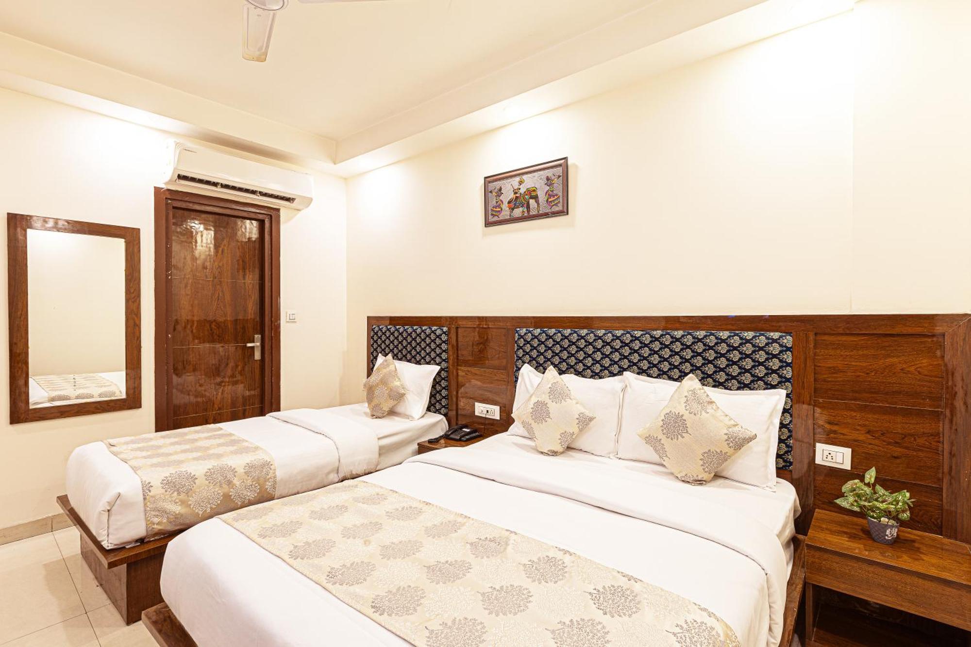 Hotel Emblem Suites- Near Delhi Airport New Delhi Ngoại thất bức ảnh