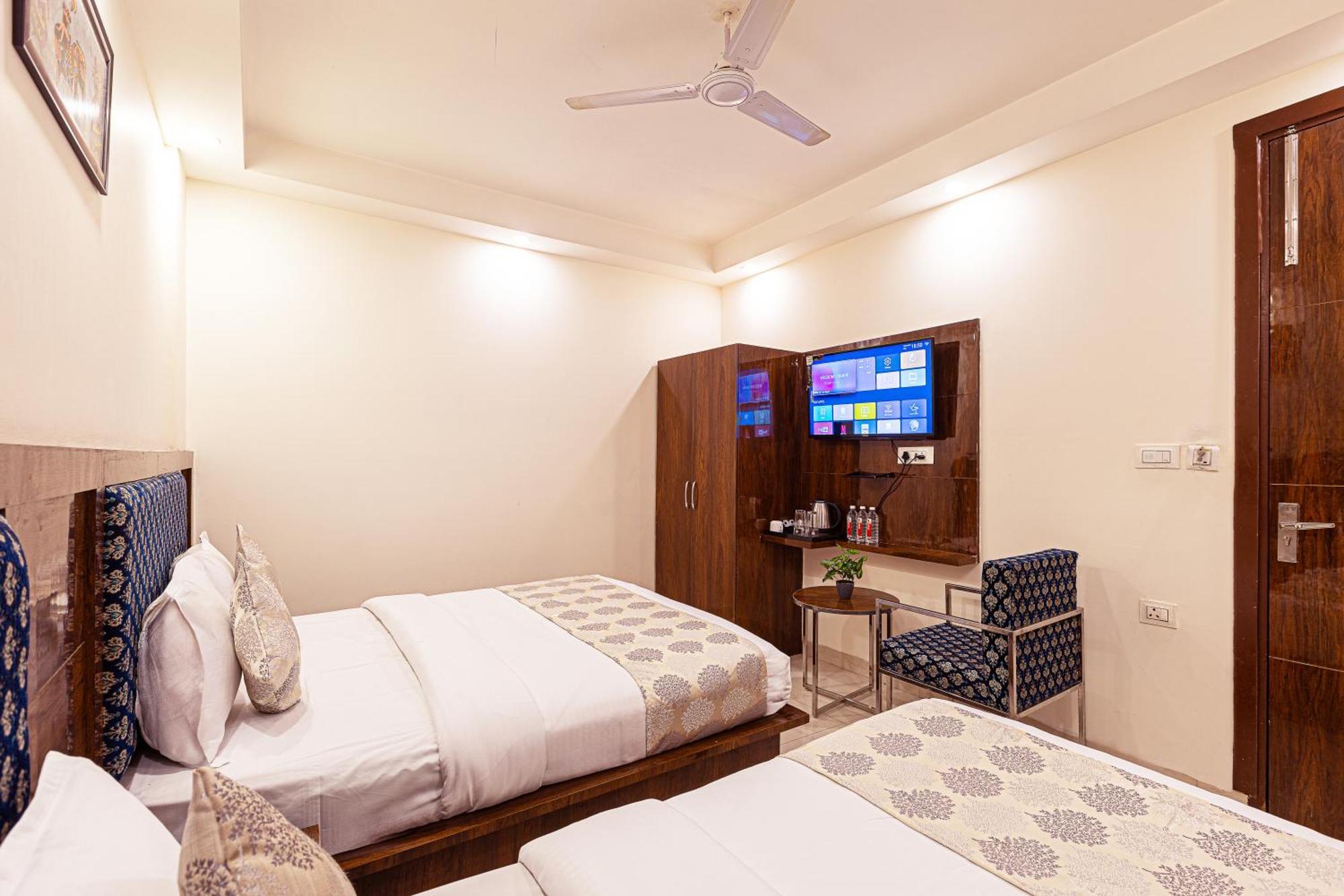Hotel Emblem Suites- Near Delhi Airport New Delhi Ngoại thất bức ảnh
