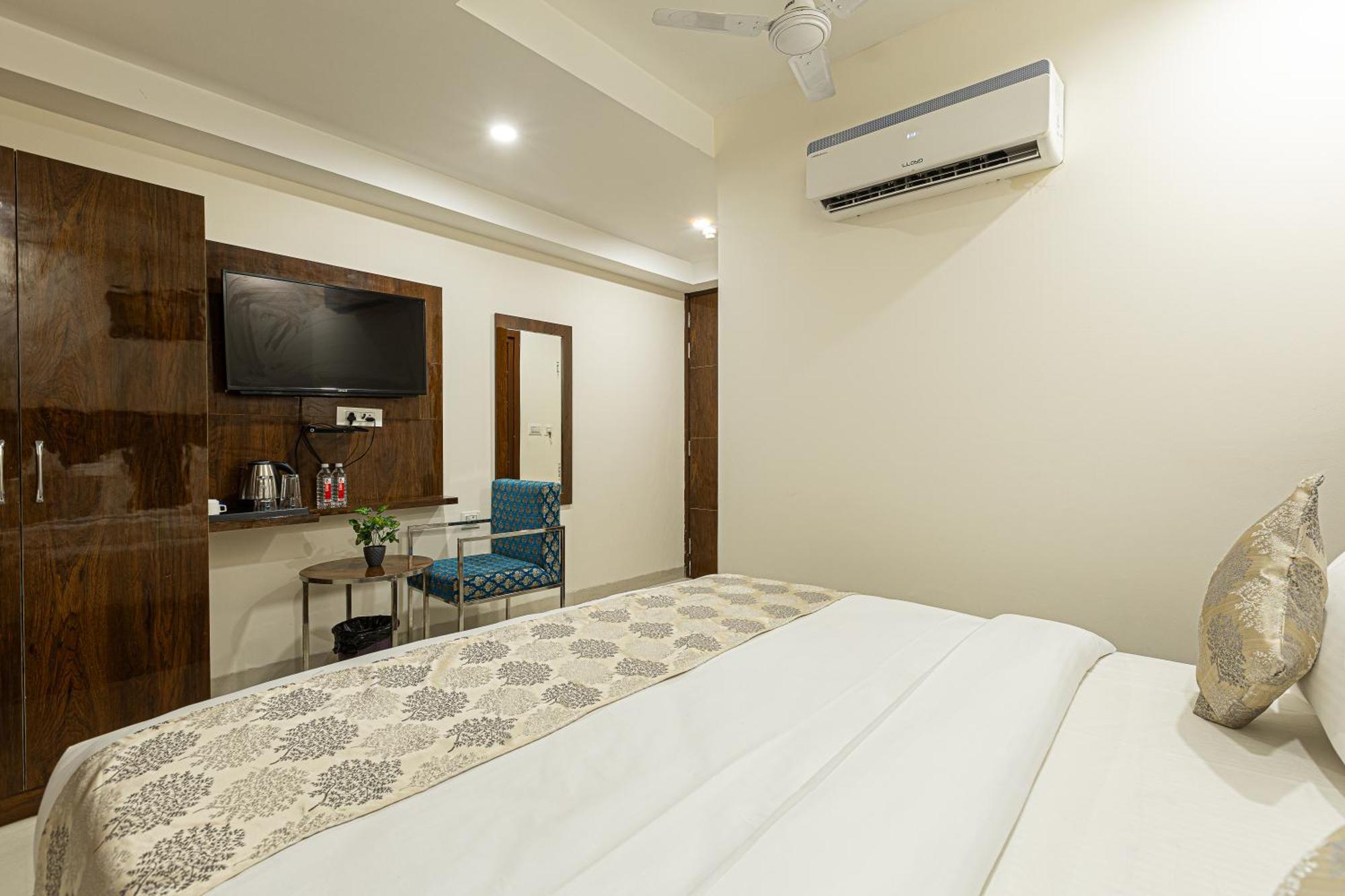 Hotel Emblem Suites- Near Delhi Airport New Delhi Ngoại thất bức ảnh