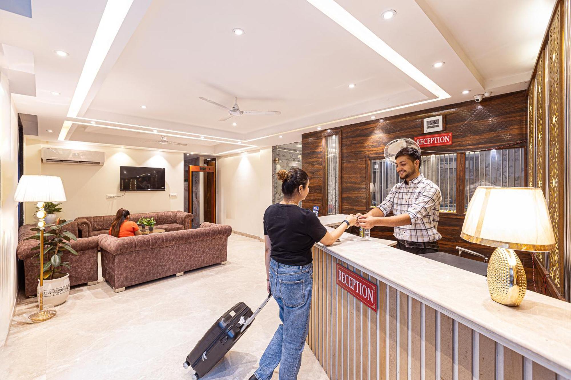 Hotel Emblem Suites- Near Delhi Airport New Delhi Ngoại thất bức ảnh