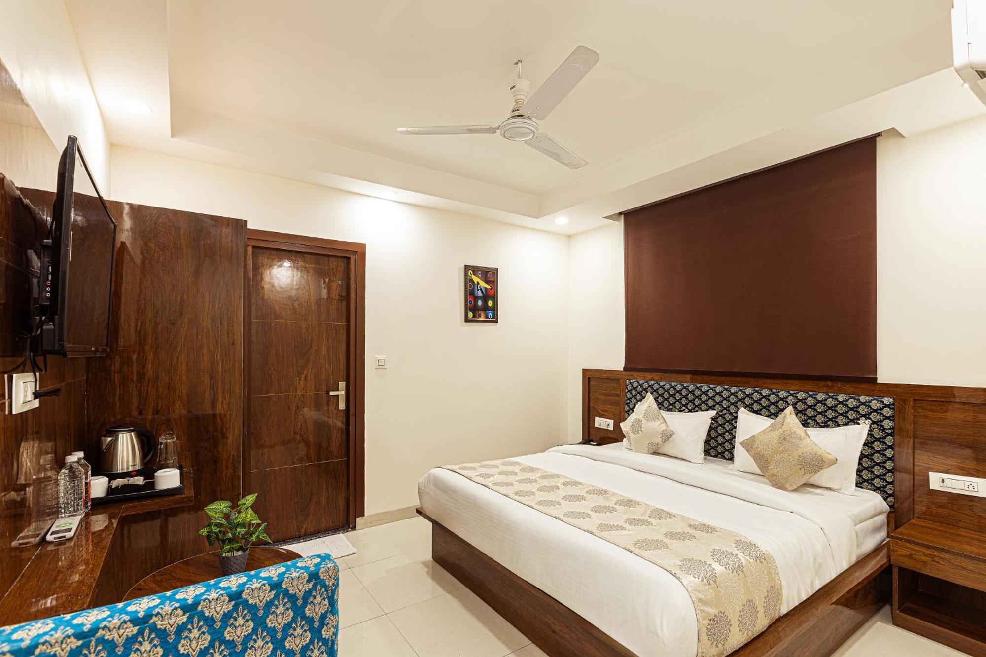 Hotel Emblem Suites- Near Delhi Airport New Delhi Ngoại thất bức ảnh