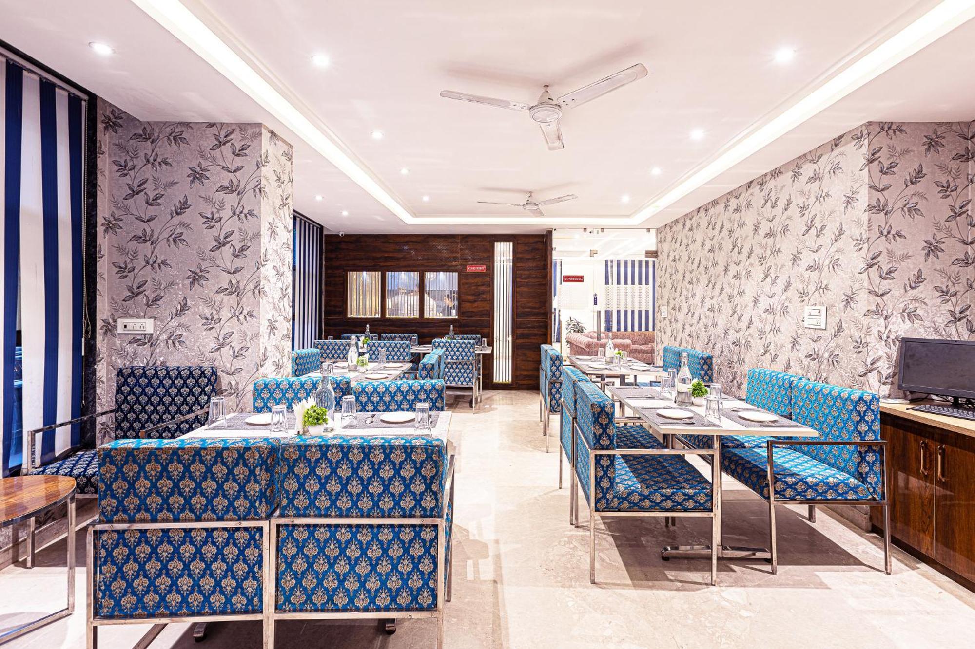 Hotel Emblem Suites- Near Delhi Airport New Delhi Ngoại thất bức ảnh